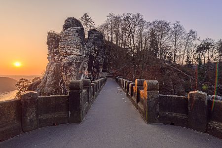 Die wunderschöne Landschaft rund um die Bastei lädt zur Winterwanderung ein.