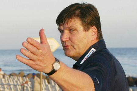 'Nur 20 Prozent der Spieler halten sich im Urlaub an die Vorgaben des Trainers. Mindestens 50 Prozent erholen sich nach dem Motto: 'Wer sich bewegt, der wird erschossen.''