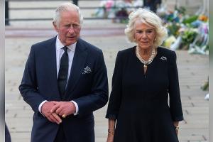 Remembrance Day: König Charles versammelt die Royals