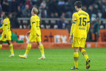 BVB-Abwehr präsentiert sich beim 2:4 in Gladbach desolat - Der BVB hat seine zweite Bundesliga-Niederlage innerhalb von drei Tagen kassiert. Mit einem 2:4 (2:3) bei Borussia Mönchengladbach verabschiedete sich die Elf von Edin Terzic in die WM-Pause. Vor allem Dortmunds Defensive präsentierte sich am Freitagabend desolat. Hier kommen Noten und Einzelkritik zum Spiel: BVB-Abwehr präsentiert sich beim 2:4 in Gladbach desolat - Der BVB hat seine zweite Bundesliga-Niederlage innerhalb von drei Tagen kassiert. Mit einem 2:4 (2:3) bei Borussia Mönchengladbach verabschiedete sich die Elf von Edin Terzic in die WM-Pause. Vor allem Dortmunds Defensive präsentierte sich am Freitagabend desolat. Hier kommen Noten und Einzelkritik zum Spiel: