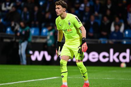 Gladbach - TOR: Jan Olschowsky - Note: 2,5 - Gladbachs Nummer drei im Tor machte es nicht schlecht, bekam zunächst aber wenig Möglichkeiten, sich auszuzeichnen. Ein Moukoko-Kopfball in der 33. Minute änderte das. An den Gegentoren traf Olschowsky keine Schuld. Vor dem 2:3 wehrte er Süles Kopfball noch ab.