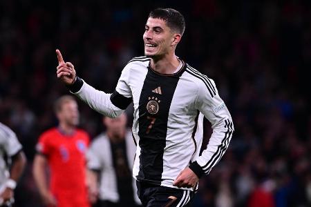 Kai Havertz (FC Chelsea) | 23 | 30 A-Länderspiele (zehn Tore) - Die interne Lösung. Hat unter Flick schon einige Male in der Spitze agiert - mit Licht und Schatten. Auch der frühere Leverkusener ist kein klassischer (Strafraum-)Stürmer. Havertz verfügt nicht über Werners Tempo, doch mit seinen außergewöhnlichen Fähigkeiten und seiner Eleganz kann er dennoch ein wichtiger Faktor werden.