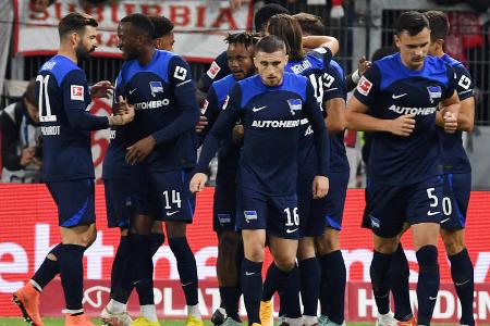 Platz 15: Hertha BSC | 14 Punkte | 19:22 Tore | Note: 4,5 - Der neue Coach Sandro Schwarz hatte die undankbare Aufgabe, den chronisch chaotischen und sportlich enttäuschenden Verein wieder in ruhigere Fahrwasser leiten zu müssen. Noch hat er dabei einen langen Weg vor sich, nur drei Siege aus 15 Spielen sind zu wenig für die Berliner. Hoffnung macht, dass das Team recht stabil wirkt und sich nie abschießen ließ.