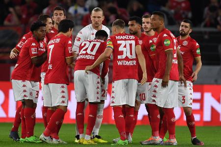 Platz 10: FSV Mainz 05 | 19 Punkte | 19:24 Tore | Note: 3,0 - Mehr Mittelfeld geht kaum. Der FSV hatte Ausreißer nach oben wie nach unten, punktete insgesamt aber konstant. Offensiv können die Schützlinge von Bo Svensson sicher noch einige Schippen drauflegen, dennoch sollte Mainz mit dem Abstiegskampf nichts zu tun bekommen.