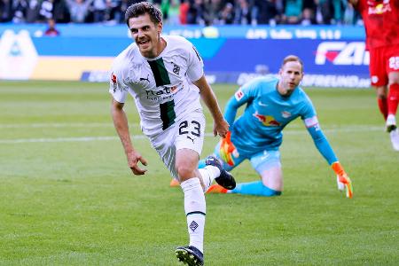 Platz 8: Borussia Mönchengladbach | 22 Punkte | 28:24 Tore | Note: 2,5 - Seit Daniel Farke am Niederrhein das Sagen hat, besitzt Gladbach wieder eine klare Handschrift. Noch unterliegt die Mannschaft Schwankungen (1:5 in Bremen, 1:2 in Bochum), die Tendenz geht aber eindeutig in die richtige Richtung. Auch, weil der Borussia-Park wieder eine richtige Festung ist. So dürfen die Fohlen von Europa träumen.