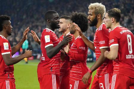 Platz 1: FC Bayern München | 34 Punkte | 49:13 Tore | Note: 2,0 - Der FC Bayern ist wieder in der Spur. Einem Zwischentief im September ließ der Rekordmeister eine fulminante Serie folgen, das Team von Trainer Julian Nagelsmann fraß die Gegner mit seinem Mix aus Tempo und Torhunger förmlich auf. Alles andere als der souveräne Gewinn des Titel wäre eine Überraschung, zur Bestnote reicht es wegen der Krise im Frühherbst trotzdem nicht.