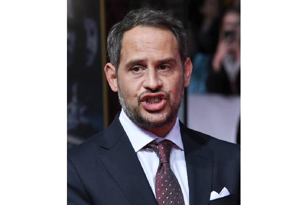 ...Absperrungen, obwohl mit Stars wie Wotan Wilke Möhring, Uwe Ochsenknecht und Til Schweiger durchaus deutsche Filmprominenz anwesend war. Lediglich die Presse hatte das Brautpaar nicht informiert.