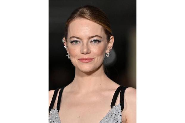 Über die Hochzeit von Emma Stone und Dave McCary ist lediglich bekannt, dass es pandemiebedingt zu einer Verschiebung von wenigen Monaten kam. Im September 2020 verkündeten die Schauspielerin und der Regisseur, dass sie Mann und Frau sind.