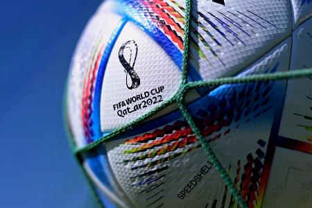 Hätten Sie's gewusst? 15 irre Spieler-Facts zur WM - Am Dienstag hat die FIFA die 32 Kaderlisten der an der WM in Katar teilnehmenden Nationen veröffentlicht. Wir geben einen Ausschnitt über bemerkenswerte Zahlen der nominierten 832 Profis. Wie stehen die deutschen Nationalspieler im Vergleich da? Hätten Sie's gewusst? 15 irre Spieler-Facts zur WM - Am Dienstag hat die FIFA die 32 Kaderlisten der an der WM in Katar teilnehmenden Nationen veröffentlicht. Wir geben einen Ausschnitt über bemerkenswerte Zahlen der nominierten 832 Profis. Wie stehen die deutschen Nationalspieler im Vergleich da?