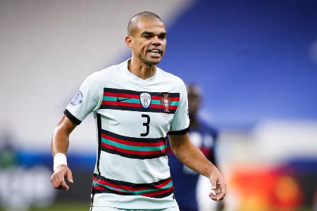 Älteste Spieler: Pepe (39, Portugal); Alfredo Talavera (40, Mexiko) - Pepe: 26.02.1983, Talavera: 18.09.1982