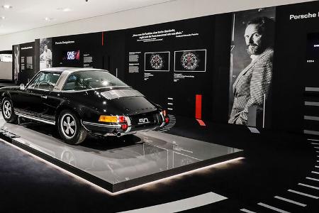 Porsche 911 S 2.4 Targa 50 Jahre F.A. Porsche Design (1972-2022) Ausstellung Porsche Museum