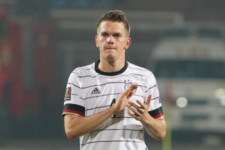 Matthias Ginter (bis 45.) - Note: 3,5 - Hinterließ in der Innenverteidiger-Paarung mit Kehrer wegen seines soliden Positionsspiels den besseren Eindruck. Stellte den Weg zum Tor konsequent zu und ließ sich auch von einem Kopftreffer nicht aus der Ruhe bringen. Bei den gegnerischen Chancen jedoch zweimal zu spät dran.