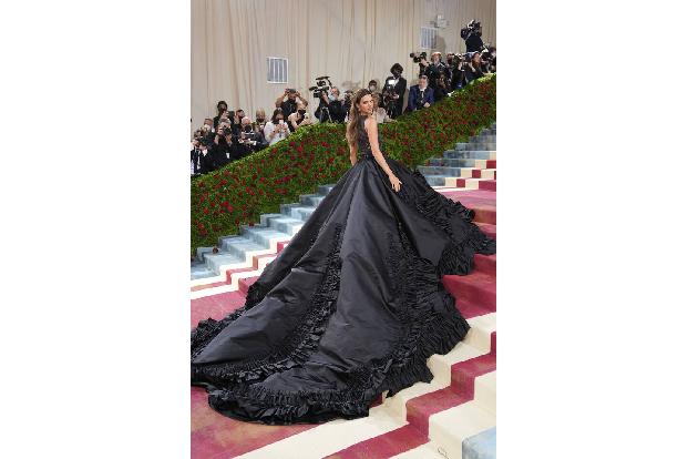 Dass ausgerechnet jemand aus dem Jenner/Kardashian-Clan auf dieser Liste auftaucht, verwundert wohl viele, aber Kendall Jenner wurde Opfer ihres eleganten Outfits. Das Model hatte sich im Mai auf dem ...
