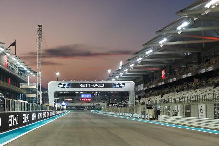 Die Trainingsbestzeiten beim Großen Preis von Abu Dhabi - Am Wochenende gastiert die Formel 1 in Abu Dhabi. Nachdem Freitag in den ersten beiden Trainingssessions noch viel getestet wurde, machten die meisten Teams am Samstag ernst. Das sind die Trainingsbestzeiten aller Fahrer: Die Trainingsbestzeiten beim Großen Preis von Abu Dhabi - Am Wochenende gastiert die Formel 1 in Abu Dhabi. Nachdem Freitag in den ersten beiden Trainingssessions noch viel getestet wurde, machten die meisten Teams am Samstag ernst. Das sind die Trainingsbestzeiten aller Fahrer: