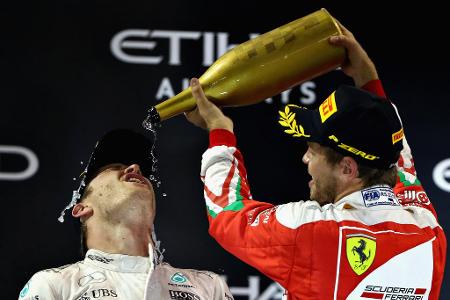 Vettel verpasst die Weltspitze knapp - Auch in der Saison 2016 fährt Vettel wieder an der Seite von Räikkönen. Der Heppenheimer wird Vierter, ein Sieg gelingt keinem der beiden Ferrari-Piloten. Stattdessen feiert Vettel den Erfolg seines deutschen Kollegen Nico Rosberg im Mercedes. 2017 führt Vettel nach acht Rennen die WM an. Doch in Singapur crasht der Deutsche ausgerechnet mit seinem Teamkollegen, die Weltmeisterschaft geht am Ende an Lewis Hamilton.