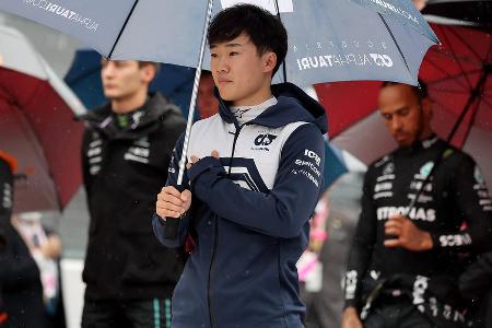 Yuki Tsunoda (AlphaTauri) - Note: 4,5 - WM-Zähler, Top-Ten-Platzierungen, Fahrerwertung: In allen nackten Statistiken ging es für Yuki Tsunoda in diesem Jahr nach einer ordentlichen Rookie-Saison 2021 einen Schritt zurück. Seit Mai landete der Japaner nur noch einmal in den Punkterängen. Im nächsten Jahr muss mehr kommen, sonst wird es eng mit einer langfristigen Zukunft in der Formel 1.