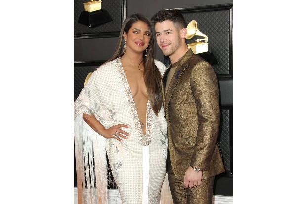 Klar, dass er gemeinsam mit seiner Frau Priyanka Chopra feierte — an seinem 