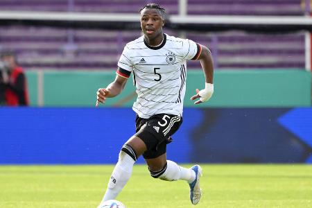 Abwehr: Armel Bella Kotchap (FC Southampton) - Startelf-Chance: 0% - Dass er überhaupt mit zur WM reist, ist eine Überraschung. Sollte er dort Einsatzminuten sammeln, wäre dies sogar noch überraschender. Und ein Startelf-Platz? Der bleibt wohl vorerst ein Traum - auch, weil er nach seiner Einwechslung im Oman-Test bedenklich wackelte.