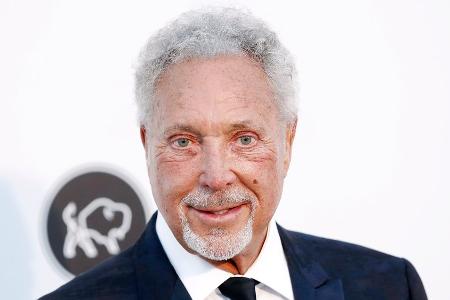 Sänger Sir Tom Jones wurde erneut an der Hüfte operiert