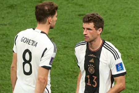 Platz 10: Deutschland - Nach der 1:2-Niederlage gegen Japan steht die deutsche Nationalmannschaft mit dem Rücken zur Wand. Das Team aus internationalen Top-Stars findet im Nationaltrikot schlicht nicht zur Bestform. Vor allem die defensive Instabilität bereitet Bundestrainer Hansi Flick Sorgen. Vom nächsten Vorrunden-Aus bis zum sensationellen Comeback scheint alles möglich.