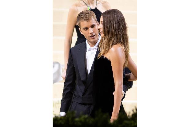 Die Zeiten, in denen man Justin Bieber vor allem mit Topfhüten und schlecht sitzenden Schlabberhosen in Verbindung brachte, sind ein für alle Mal vorbei. Die Ehe mit Model Hailey scheint ihm gutzutun. ...