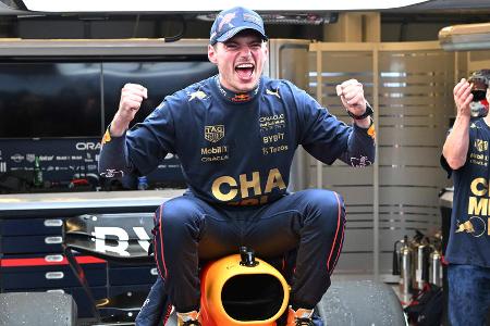 Max Verstappen (Red Bull) - Note: 1,0 - 15 Saisonsiege, 454 WM-Punkte! Max Verstappen hat in diesem Jahr sagenhafte Rekorde aufgestellt. Der Niederländer fährt mittlerweile mit einer Abgebrühtheit, Kompromisslosigkeit und Zielstrebigkeit, die ihn zu einem der Allergrößten der Formel-1-Geschichte werden lassen dürften. Verstappen ist auf dem Weg zum nächsten Serien-Weltmeister nach Lewis Hamilton.