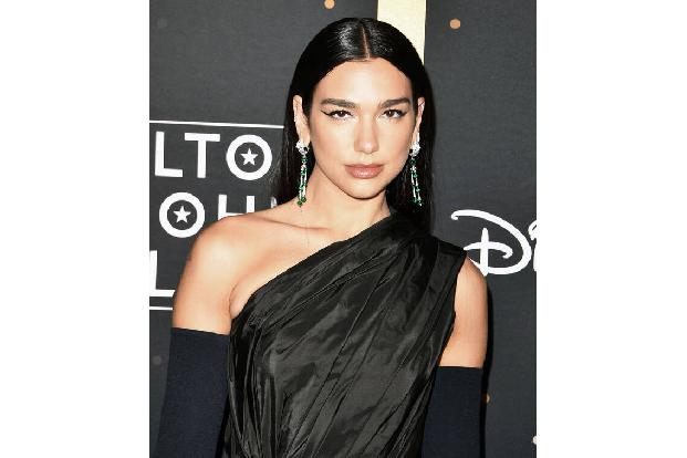 Eine strahlende Dua Lipa meldete sich am Sonntag (27. November) mit einer ungewöhnlichen Botschaft bei ihren 87,4 Millionen Followern auf Instagram. Darin dankte sie dem albanischen Präsidenten Bajram ... Eine strahlende Dua Lipa meldete sich am Sonntag (27. November) mit einer ungewöhnlichen Botschaft bei ihren 87,4 Millionen Followern auf Instagram. Darin dankte sie dem albanischen Präsidenten Bajram ...
