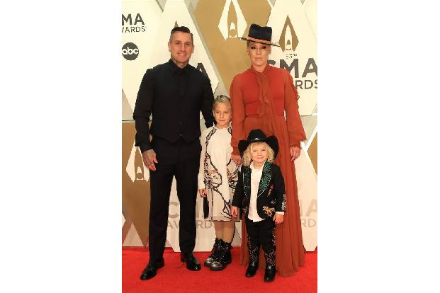 Die Lovestory von Pink und Carey Hart ist ebenfalls von Anfangsschwierigkeiten gezeichnet. Zwei Jahre nach der Hochzeit war es schon wieder auf wieder aus zwischen der Sängerin und dem BMX-Profi . Sie ...
