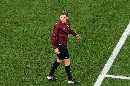 Erste WM-Schiedsrichterin: Frappart schreibt Geschichte