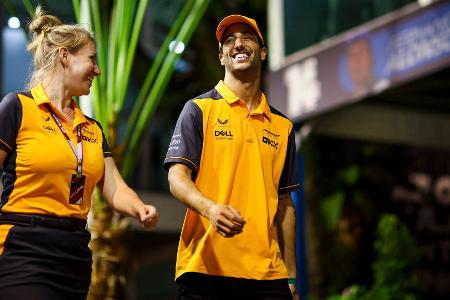 Daniel Ricciardo (McLaren) - Note: 5,0 - Die zwölfte Formel-1-Saison seiner Karriere war gleichzeitig Ricciardos schwächste. Über Monate fuhr er mit zum Teil eklatantem Rückstand hinter Teamkollege Lando Norris hinterher, haderte dabei vor allem mit sich selbst. Aufgrund der schwachen Leistungen wurde der Vertrag bei McLaren vorzeitig zum Jahresende aufgelöst. Wäre Ricciardo auf ähnlichem Niveau wie Norris unterwegs gewesen (37:122 WM-Punkte), wäre Platz vier in der Teamwertung kein Problem gewesen.
