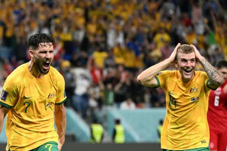 Leckie schießt Australien ins Achtelfinale