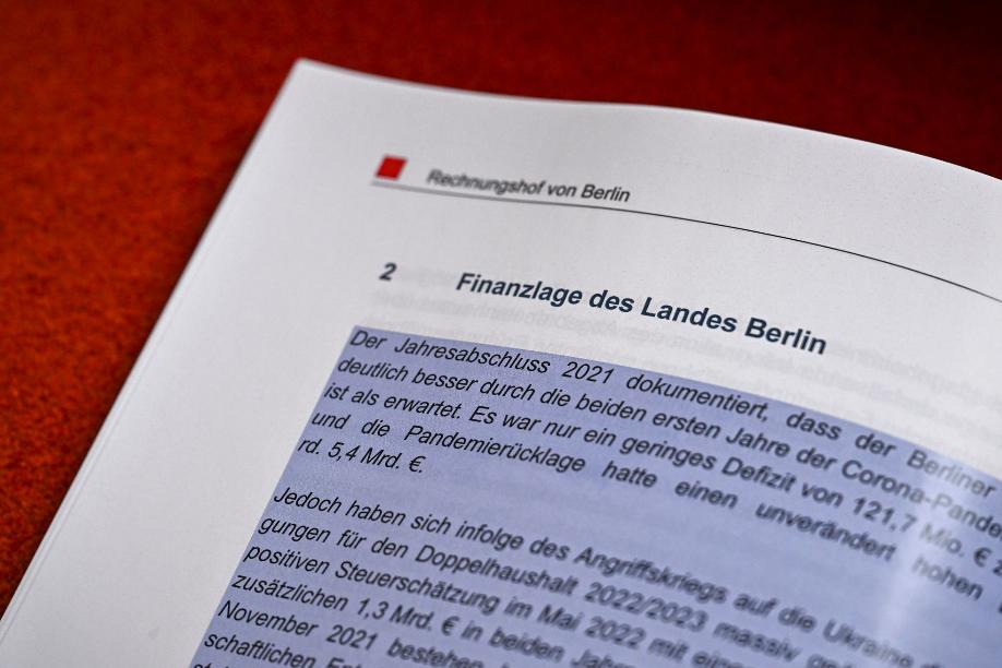 Der Jahresbericht 2022 des Rechnungshofs von Berlin liegt im Abgeordnetenhaus.