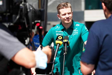 Nico Hülkenberg (Aston Martin) - Note: 3,0 - Kam unverhofft direkt zum Saisonstart zu zwei Einsätzen im Aston Martin, als Sebastian Vettel mit Coronavirus-Infektion passen musste. Mit P17 in Bahrain und P12 in Saudi-Arabien ließ er dabei durchaus aufhorchen, distanzierte im zweiten Rennen sogar Teamkollege Lance Stroll. Kehrt 2023 als Stammpilot für Haas endgültig zurück.