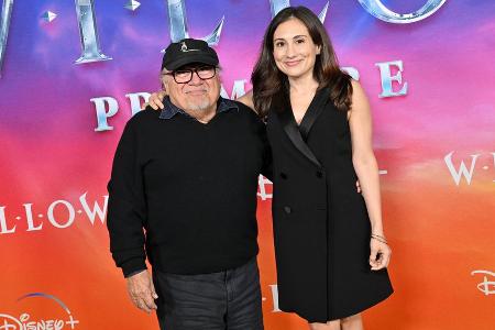 Danny DeVito mit Tochter Lucy auf dem roten Teppich Danny DeVito mit Tochter Lucy auf dem roten Teppich