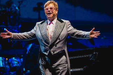 Elton John gibt sein letztes England-Konzert auf dem Glastonbury