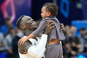 NBA-Profi Schröder zum dritten Mal Vater: "Sind jetzt Fünf"