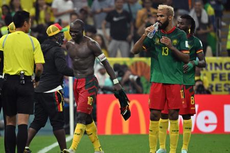 Kamerun besiegt Brasilien, scheidet aber aus