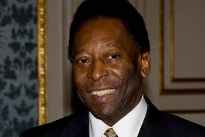 Sorge um Brasilien Fußball-Legende: Pelé meldet sich aus der Klinik
