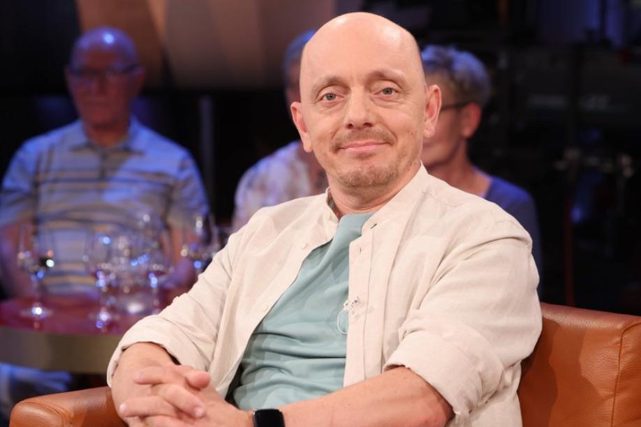 Bernhard Hoëcker litt als Kind unter seiner Größe