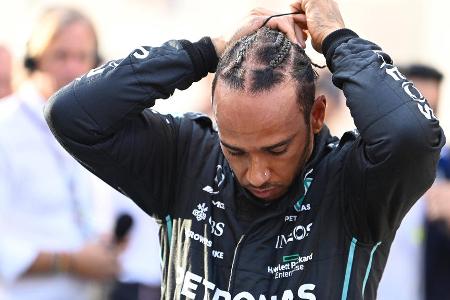 Verlierer: Lewis Hamilton - Wer dachte, dass es für Lewis Hamilton nach dem kontroversen Ende der 2021er-Saison nicht schlimmer werden könnte, wurde schnell vom Gegenteil überzeugt. Noch nie schloss Hamilton ein Jahr in der Fahrerwertung schlechter ab als in diesem Jahr (Platz sechs) und zum ersten Mal in seiner Formel-1-Karriere gewann er in einem Jahr kein Rennen.