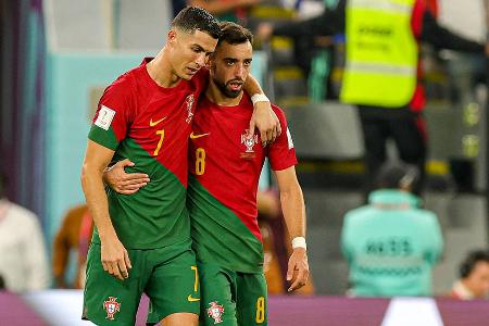 Platz 6: Portugal - Cristiano Ronaldo blendete sein turbulentes Halbjahr inklusive Rausschmiss bei Manchester United aus und avancierte gegen Ghana (3:2) zum ersten Spieler der WM-Geschichte, der bei fünf WM-Endrunden einen Treffer erzielte. Neben CR7 braucht es besonders Bruno Fernandes sowie Bernardo Silva für ein gutes Abschneiden.