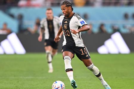 Serge Gnabry (bis 84.) - Note 3,5 - Strahlte in einer lange mit wenig Durchschlagskraft ausgestatteten DFB-Offensive in der ersten Halbzeit noch die meiste Torgefahr aus. Kam nach einem geschenkten Fehlpass von Unai Simón zum besten Abschluss, schlenzte allerdings am langen Pfosten vorbei (25.). Fiel in der deutschen Drangphase im Vergleich zu seinem Kollegen ab.