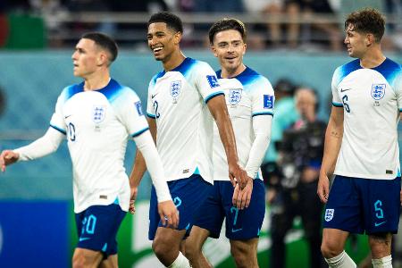 Platz 4: England - Bei der letzten WM im Halbfinale, bei der EURO 2021 sogar im Endspiel, zuletzt allerdings teils peinliche Auftritte in der Nations League: Englands Formkurve zeigte vor der WM nach unten. Doch pünktlich zum WM-Start meldeten die Three Lions ihre Titelambitionen an und schlugen den Iran 6:2. Die hochveranlagte Mannschaft darf zumindest auf den WM-Pokal schielen.