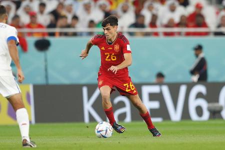 Platz 2: Spanien - Vor dem Turnier galt Spanien keineswegs als Top-Favorit auf den Titel, zu unberechenbar schien das sehr junge Team. Das furiose 7:0 gegen Costa Rica änderte die Haltung, mit weiteren berauschenden Leistungen ist der Triumph im Wüstenstaat sehr realistisch. Auf den jungen Stammkräften wie Pedri lastet auf dem Weg zum etwaigen Titel jedoch viel Verantwortung.