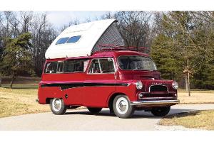 Britischer Camping-Oldie mit schrägem Aufstelldach