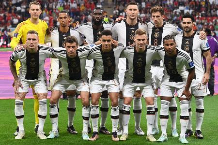 Spanien vs. Deutschland: Noten und Einzelkritik - Deutschland wendet die zweite Niederlage in der WM-Gruppenphase ab und holt gegen Spanien ein verdientes 1:1 (0:0). Im ersten Abschnitt fehlte dem DFB-Team noch die nötige Durchschlagskraft. Nach der Pause war die Defensive erst fahrig, ehe ein offensiver Joker stach. Alle deutschen Stars in der Einzelkritik: Spanien vs. Deutschland: Noten und Einzelkritik - Deutschland wendet die zweite Niederlage in der WM-Gruppenphase ab und holt gegen Spanien ein verdientes 1:1 (0:0). Im ersten Abschnitt fehlte dem DFB-Team noch die nötige Durchschlagskraft. Nach der Pause war die Defensive erst fahrig, ehe ein offensiver Joker stach. Alle deutschen Stars in der Einzelkritik: