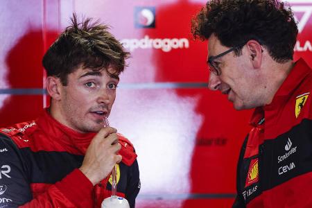 Verlierer: Ferrari - Hätte Ferrari 2022 Weltmeister werden können? Möglich. Man wird es nie erfahren, weil die Italiener sich auch in dieser Saison wieder mehrmals selbst um einen Sieg gebracht haben. In Monaco, Großbritannien und Ungarn hätte Charles Leclerc mit der richtigen Strategie durchaus gewinnen können. In Barcelona und Baku fiel er mit Motorproblemen aus, während er in Führung lag. Platz zwei in der Team-WM ist zwar gut, es wäre aber deutlich mehr möglich gewesen.