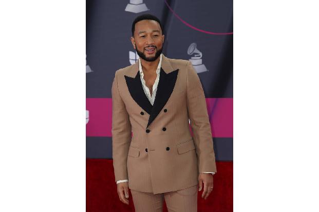 Ob John Roger Stephens wohl Frauenherzen auch so oft zum Schmelzen gebracht hätte wie sein Alter Ego, Schmusesänger John Legend? Angeblich war sein Spitzname 'The Legend', als er seine ersten Songs aufnahm.