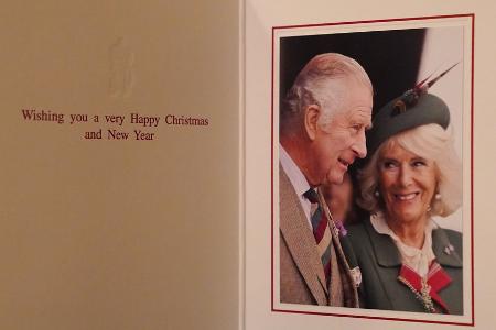 König Charles und Königsgemahlin Camilla präsentieren Weihnachtskarte König Charles und Königsgemahlin Camilla präsentieren Weihnachtskarte
