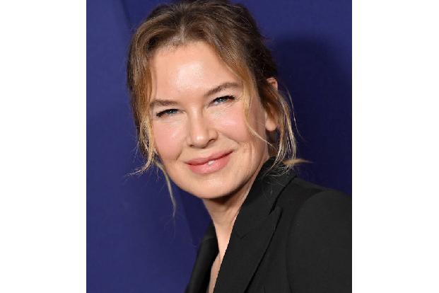 Renée Zellwegers Aussehen hat allein rollenbedingt im Laufe der Jahre so manche Veränderung durchgemacht. Doch operativ sei da nichts passiert, versicherte die 'Bridget Jones'-Darstellerin. Die Gerüch ...